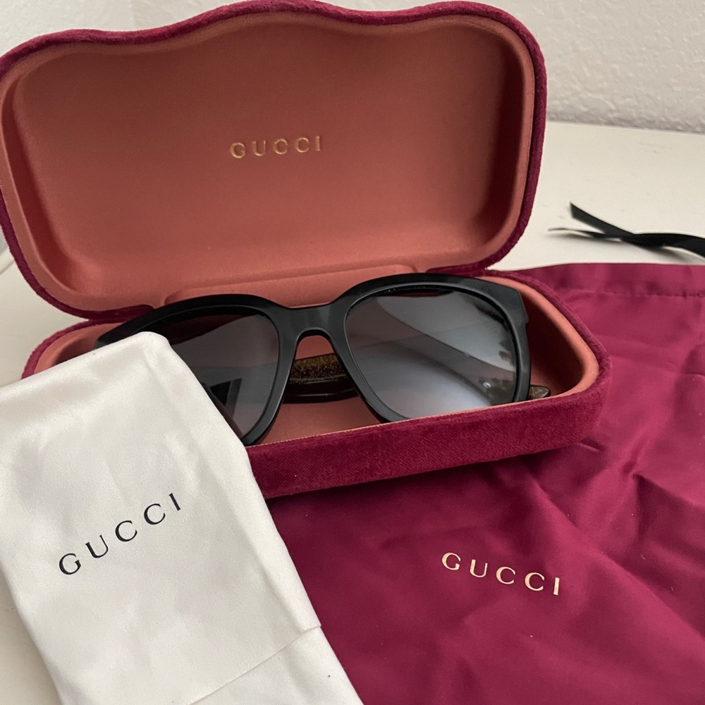 Women’s Gucci Sunglasses ￼